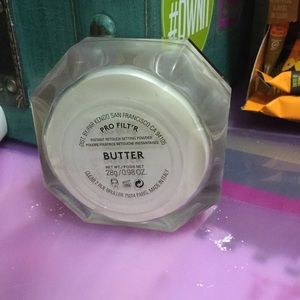 Fenty makeup-foundation/setting powder